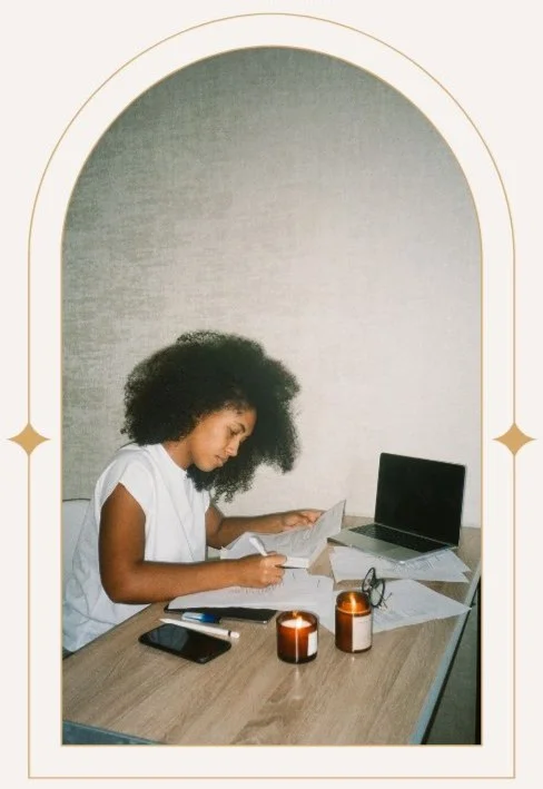 Mulheres que trabalham fora e não tem colaboração em casa;